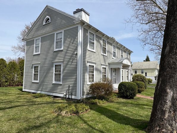 11 Smith St, Greenfield, MA 01301