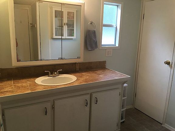 Main/guest bathroom