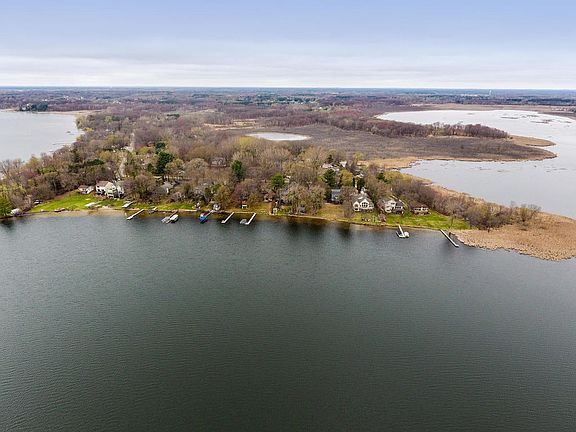 3rd image of 18535 Lakeview Point Dr NE