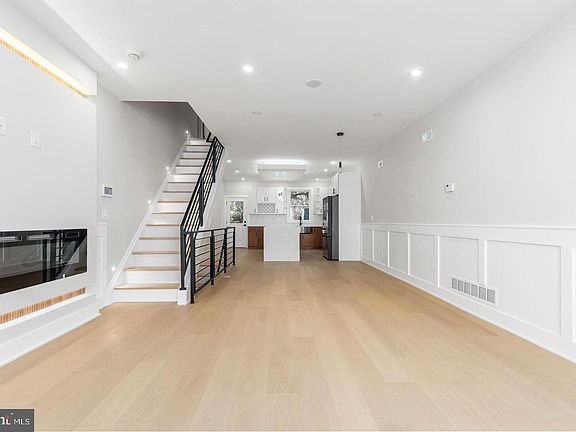 4th image of 1421 21st St