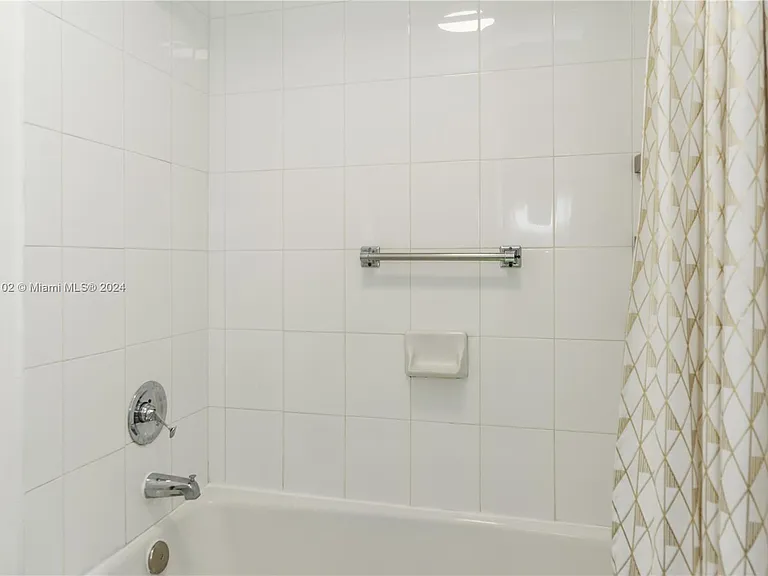 100 Lincoln Rd #306 — Photo 11