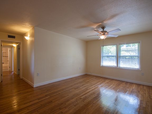 5th image of 2911 Village Dr