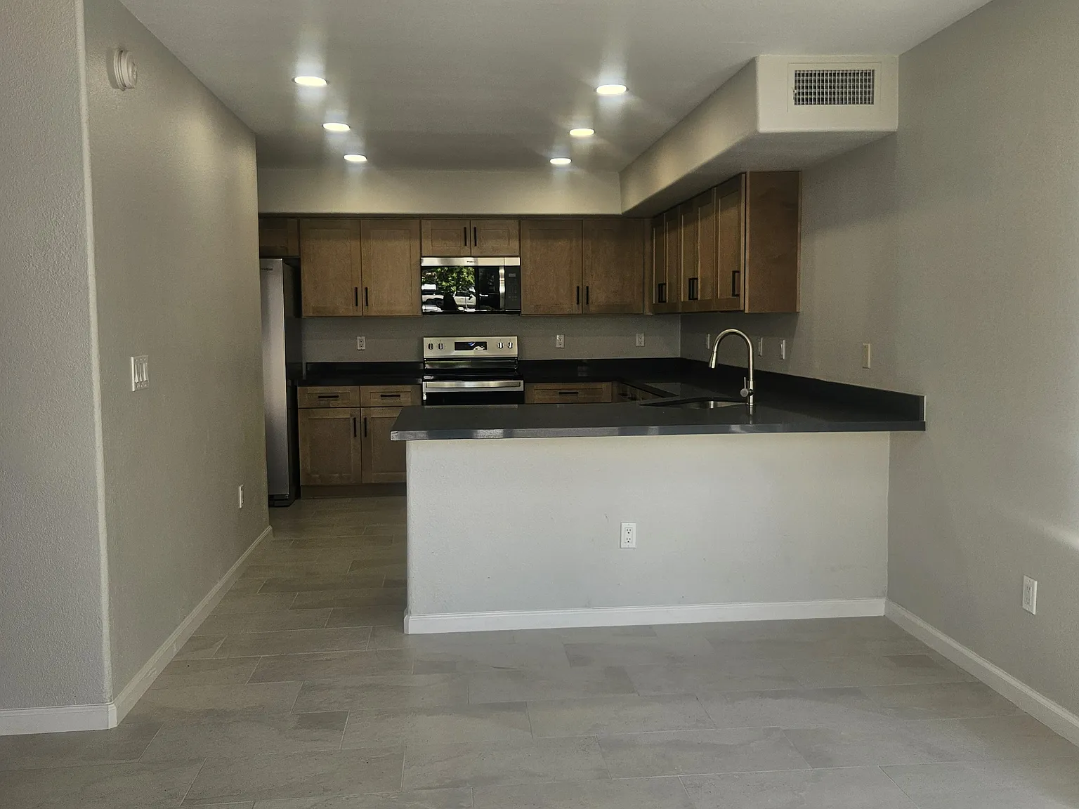 3 bed, 1397 sqft, $2,295 — Photo 4