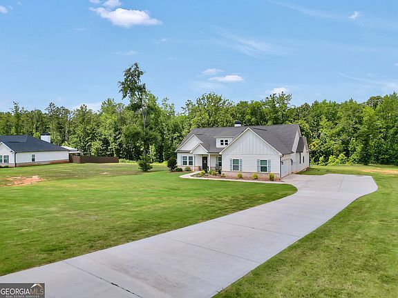5th image of 203 Oak Ridge Dr