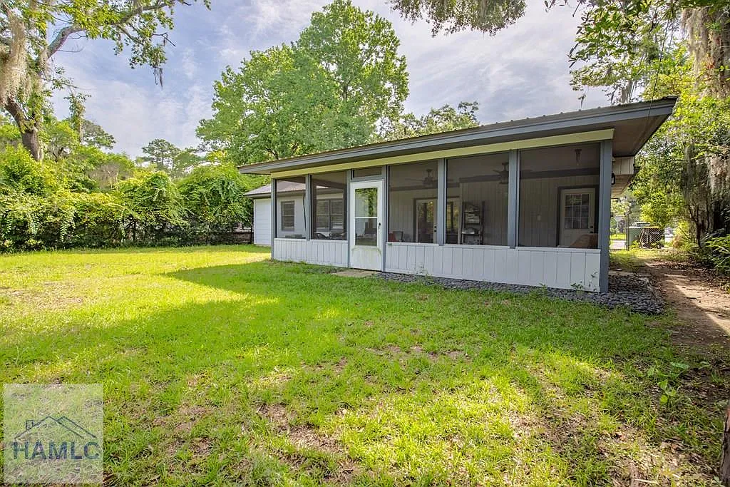 4 bed, 2.0 bath, 1602 sqft, $2,350 — Photo 4