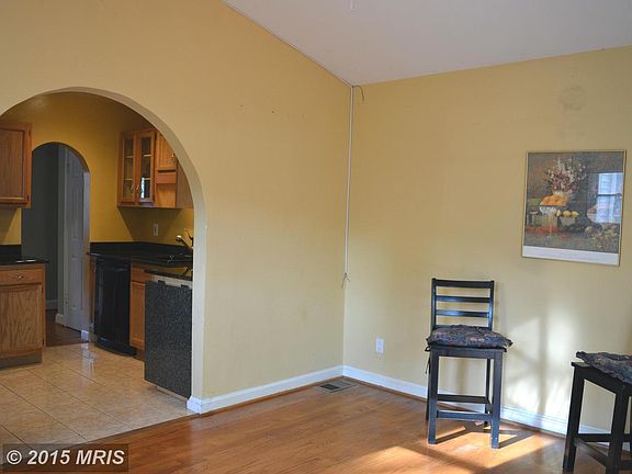 5th image of 10111 Dwight Ave