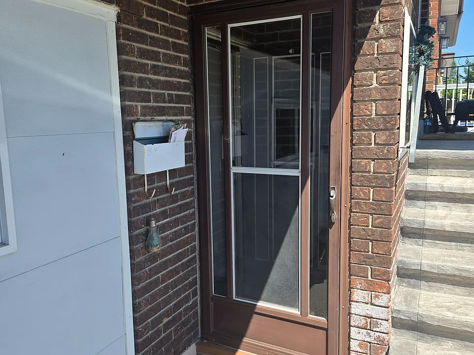 60 Albany Dr