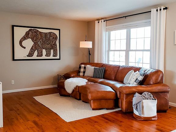 3rd image of 1327 Sweet Clover Dr