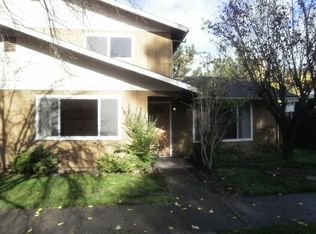 1318 NE 9th St APT 1, Grants Pass, OR 97526