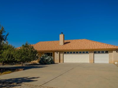 8022 Daisy Rd, Oak Hills, CA, 92344