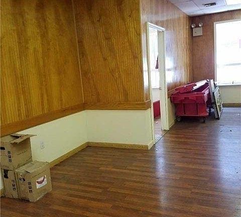 2nd image of 6916 Roosevelt Ave