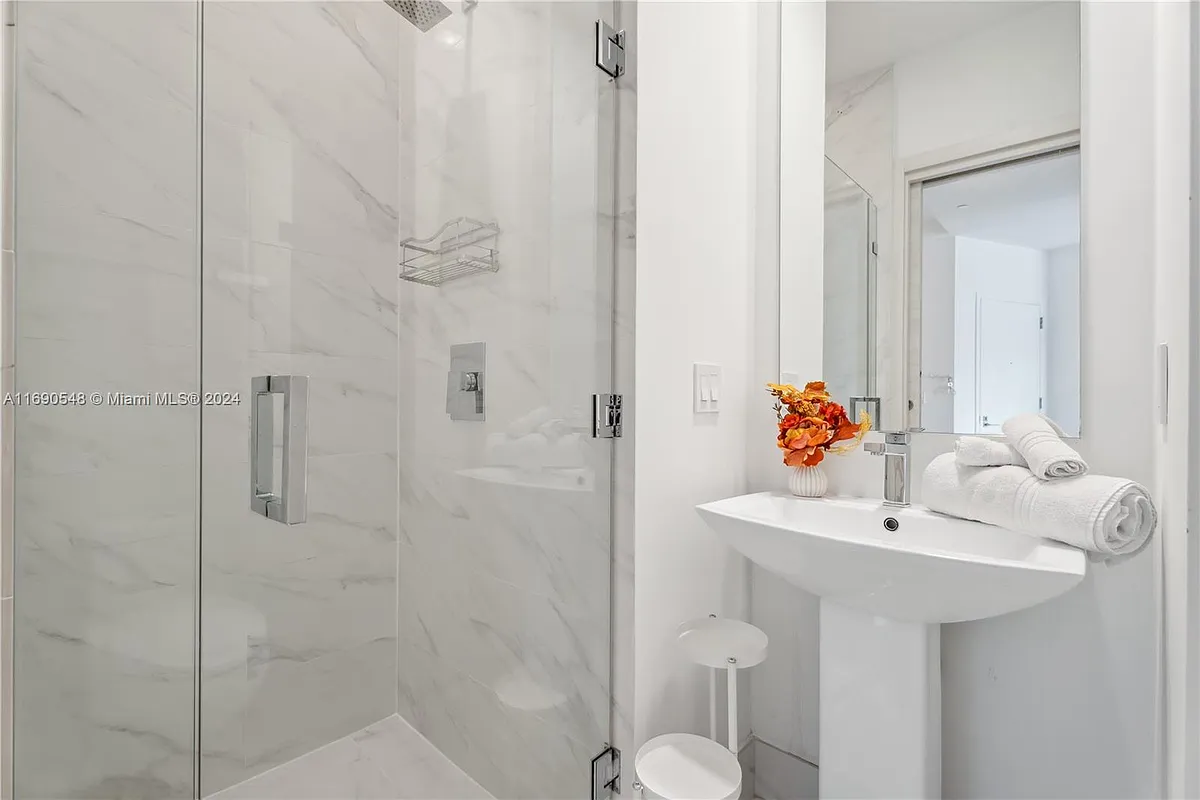 Building Photo - 801 S Miami Ave #4803