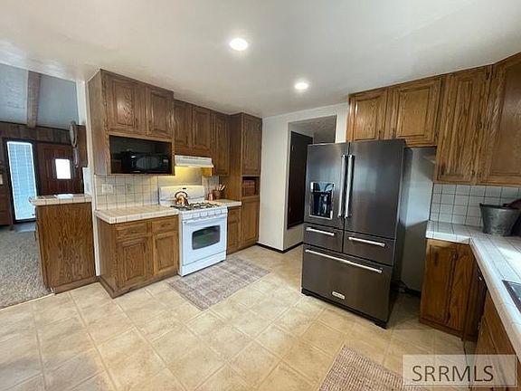 3rd image of 14 Elk Ridge Ln