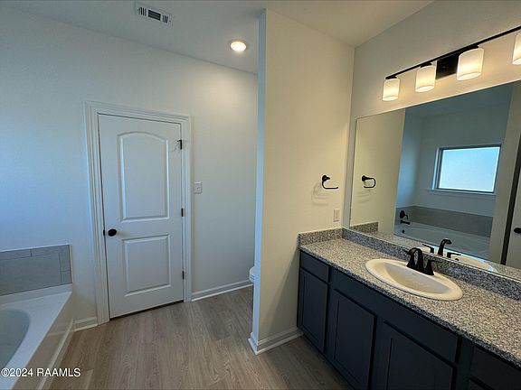 3rd image of 323 Mulholland Ln