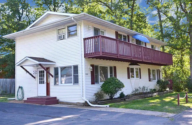 1628 Jackson Park Dr photo 1