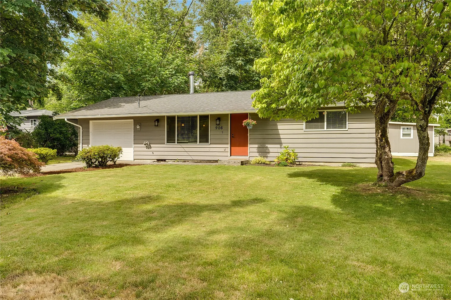 906 108th Avenue E photo 1
