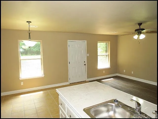 262 Glenna Ln — Photo 3