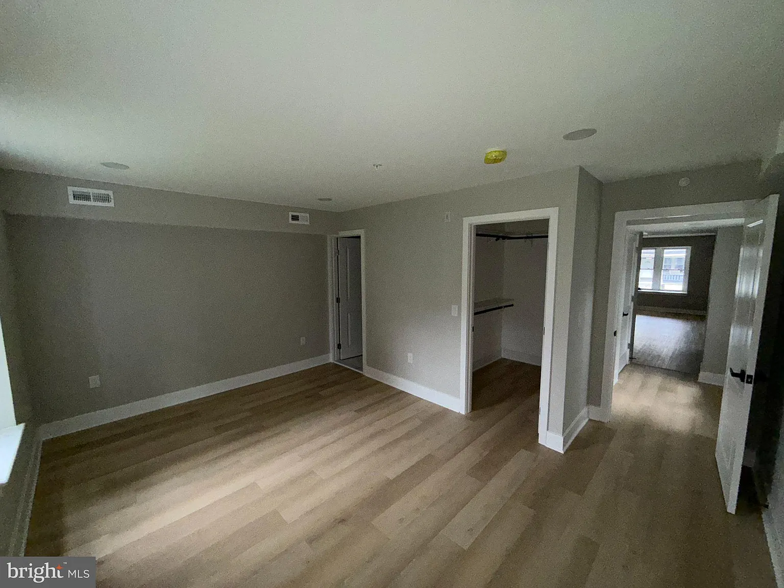 3 bed, 2.0 bath, 1300 sqft, $2,000 — Photo 4