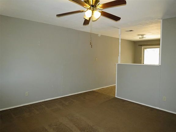 5th image of 833 Wade Dr