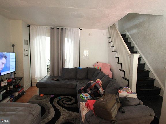 2nd image of 4434 N Marshall St