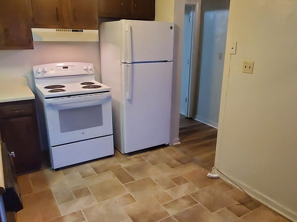 Full-sized kitchen