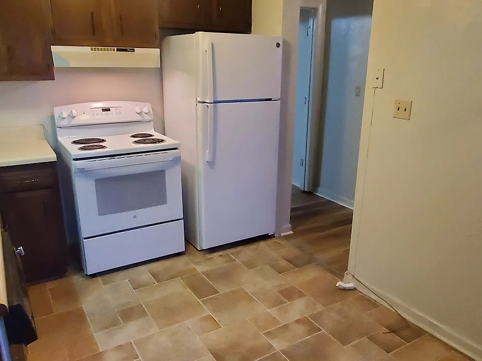 Full-sized kitchen