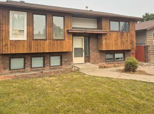84 S Eton Rd W, Lethbridge, AB T1K 4V2