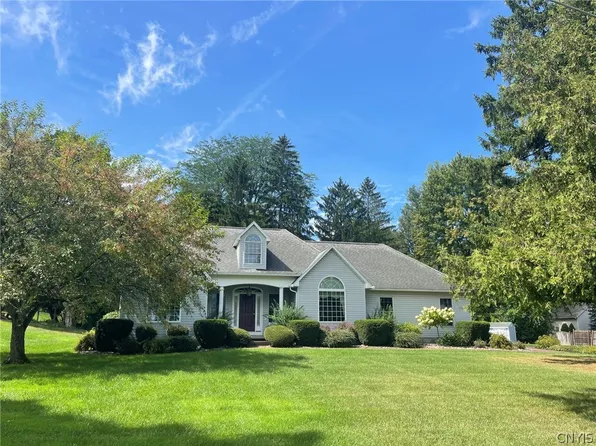 556 Sayles St, Oneida, NY 13421