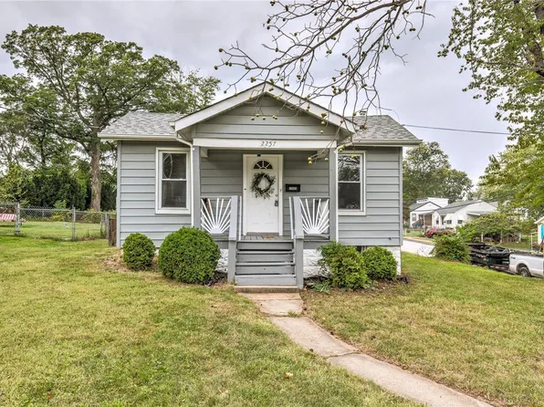 2257 Wengler Ave, Saint Louis, MO 63114