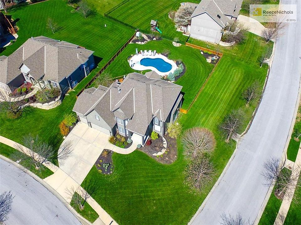 Oversized Lot in the Estates of Parkhurst