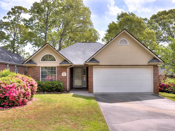 51 N Lake Cir, Manning, SC 29102
