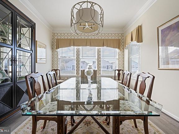 5th image of 19149 Chartres St #27