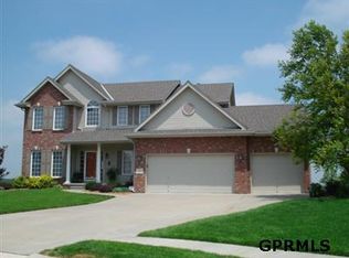 16534 Bauman Cir, Omaha, NE 68116