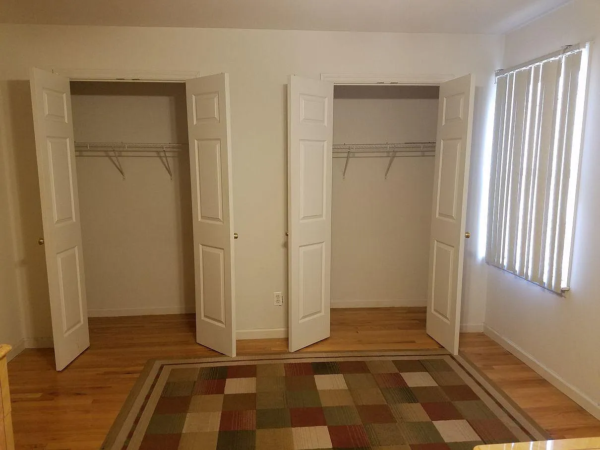 20 Van Reipen Ave — Photo 3