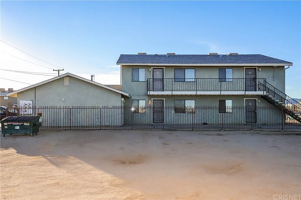 2 bed, 782 sqft, $1,375 — Photo 1
