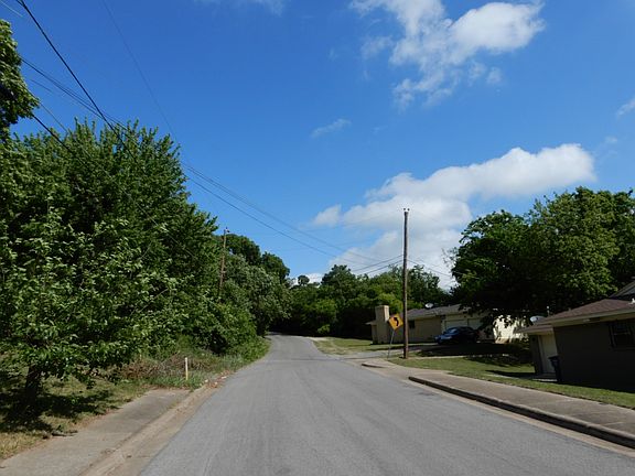 Exterior Neighborhood (street photo)