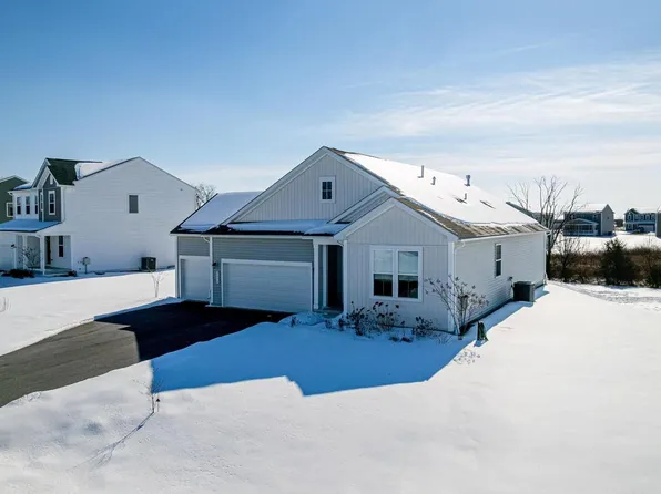 2098 Mandarin Dr, Chambersburg, PA 17202