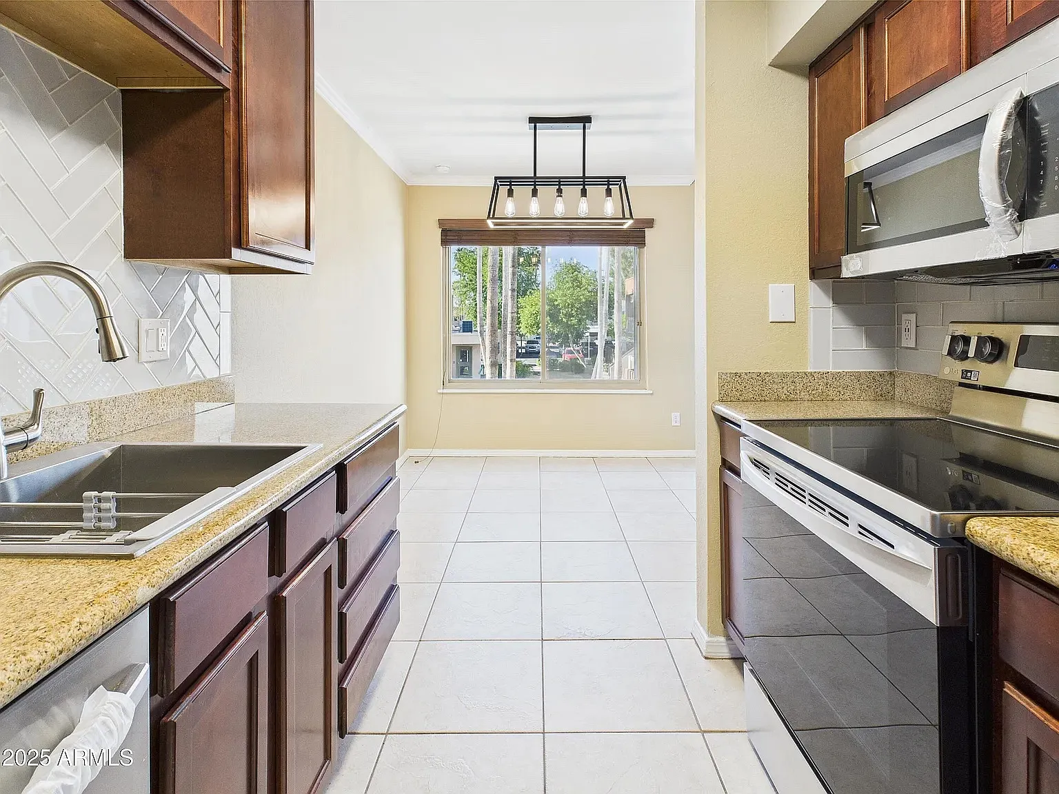 2 bed, 955 sqft, $1,800 — Photo 3