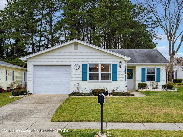 4 Lions Head Boulevard S, Brick, NJ 08723
