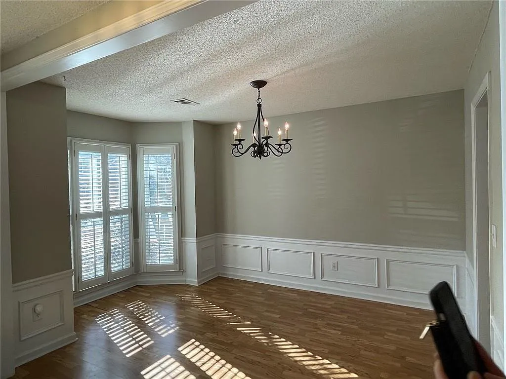 3 bed, 2.5 bath, 2098 sqft, $2,650 — Photo 4