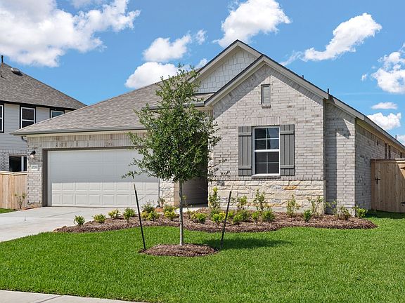 Welcome home to 17215 Daylily Dune Way located in the community of Dellrose and zoned to Waller ISD.