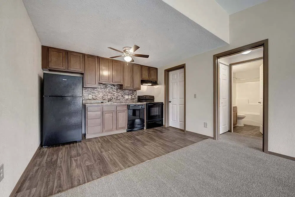 Valleyfield Apartments — Photo 1