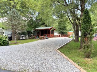 129 Fishtail Cir, Cleveland, GA 30528