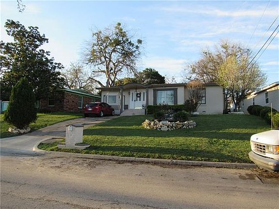 2nd image of 1609 Hillside Dr