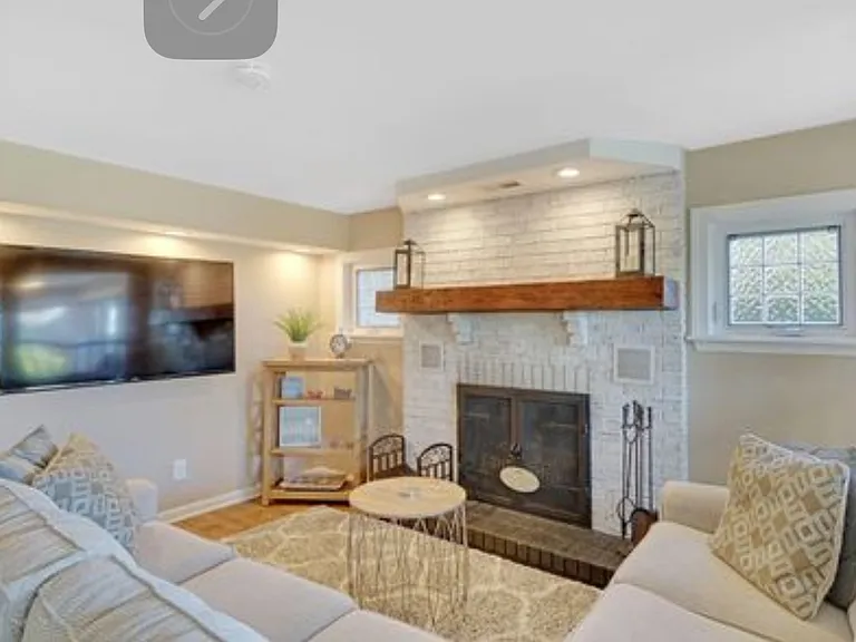 564 Winding River Ln — Photo 4