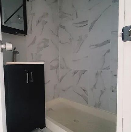 4th image of 19 Jewett Ave #1E