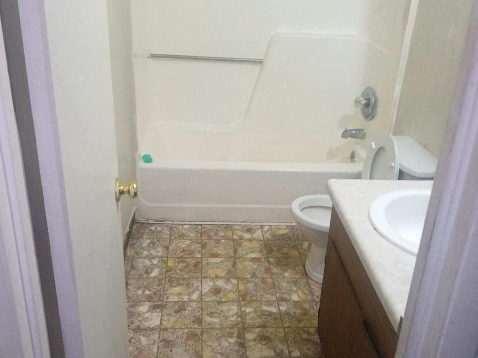 2nd image of 1924 34th Ave #B