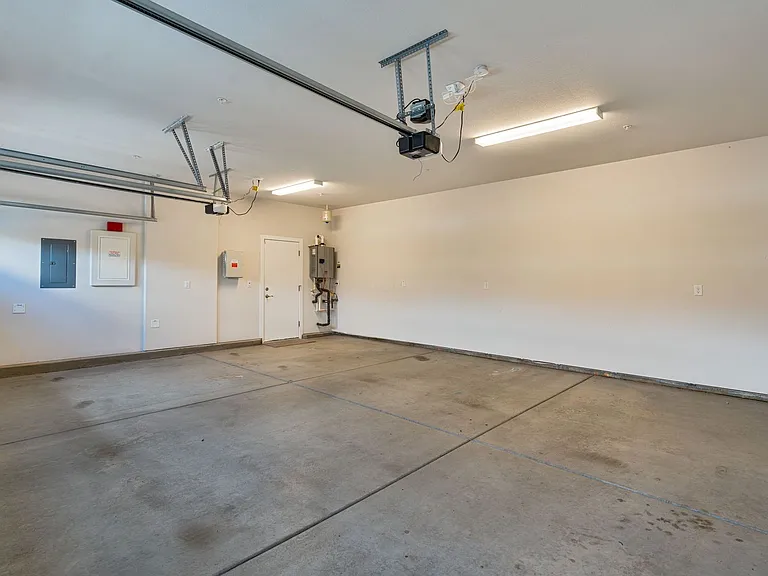 200 Moisant Ct — Photo 41