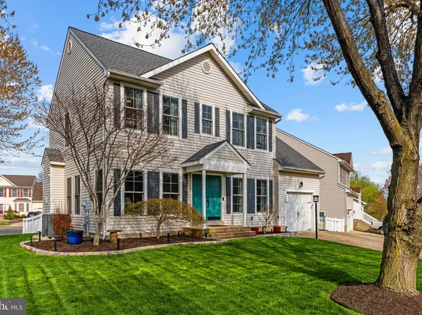 233 Breezewood Dr, Warrenton, VA 20186