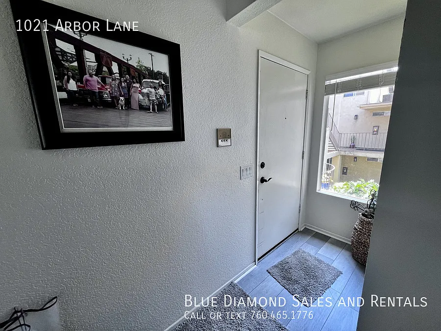 Recently Redone 2 Bedroom, 2 Bathroom Unfurnished Condo w/Fireplace, A/C, Terrace, & Vaulted Ceil... — Photo 3